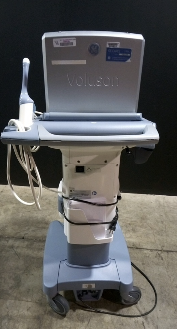 GE VOLUSON-E PORTABLE ULTRASOUND MACHINE WITH 2 PROBES RIC5-9W, AB2-7