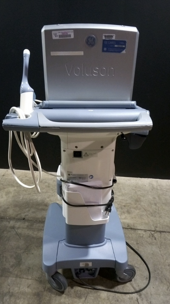 GE VOLUSON-E PORTABLE ULTRASOUND MACHINE WITH 2 PROBES RIC5-9W, AB2-7